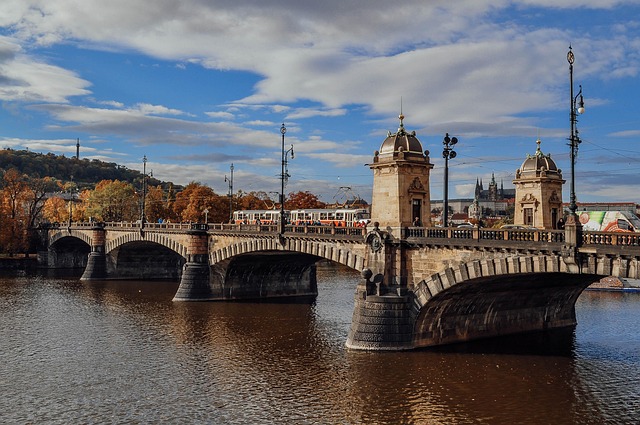 **Czy Praga-Południe traci swój unikalny charakter? 5 architektonicznych symboli zagrożonych wyburzeniem.**