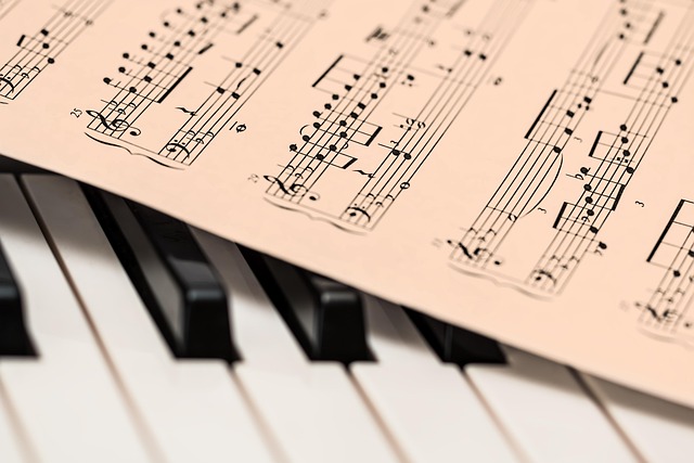 Muzyczne Podróże: Jak Muzyka Kształtuje Nasze Wspomnienia